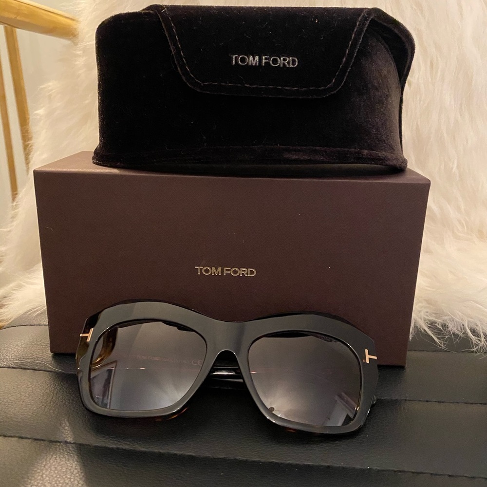 Unworn new Tom ford sunglasses
